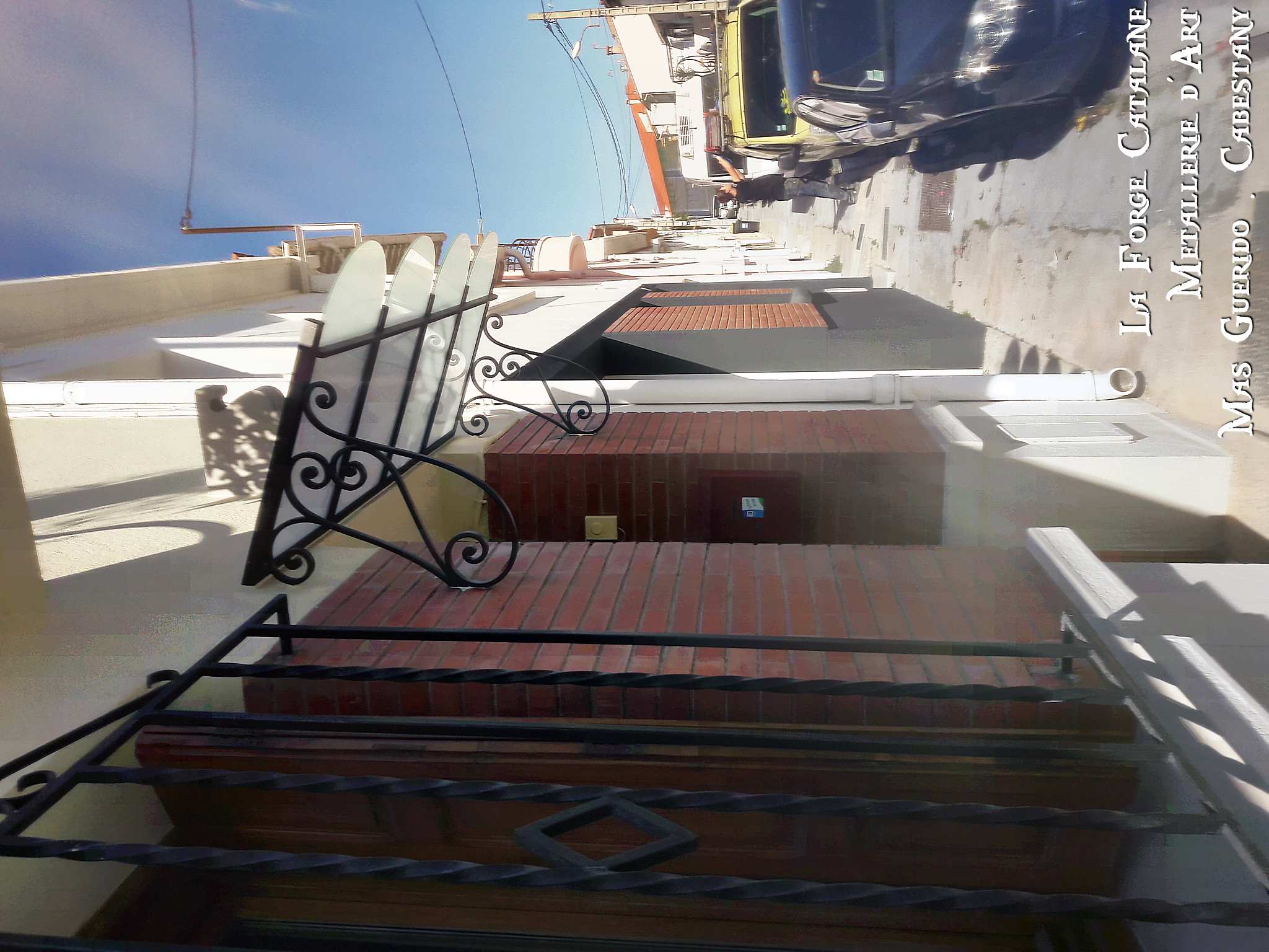 marquise volutes verre opalescent forge catalane 3.jpg